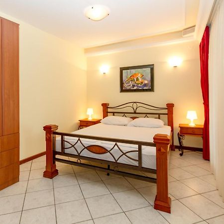 Milan'S Apartments Sveti Stefan Δωμάτιο φωτογραφία