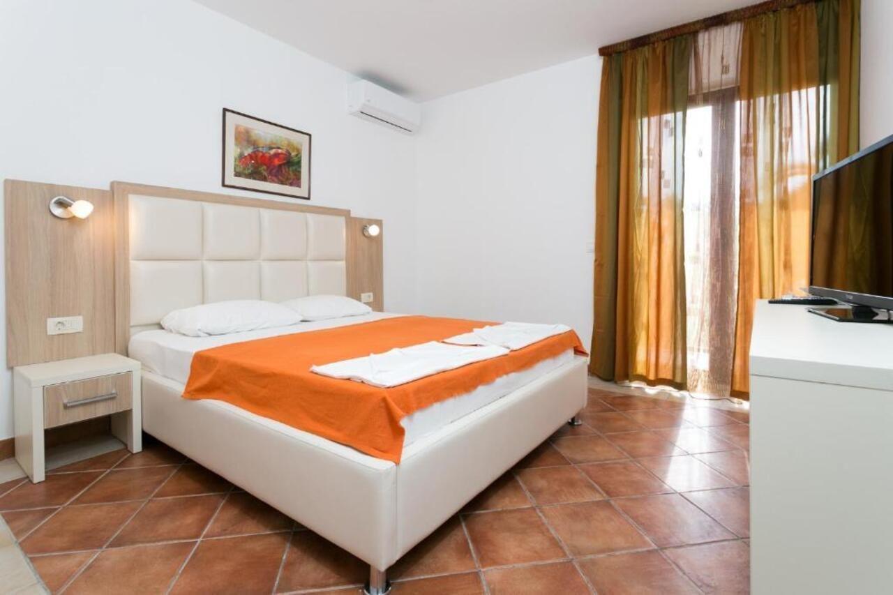 Milan'S Apartments Sveti Stefan Εξωτερικό φωτογραφία