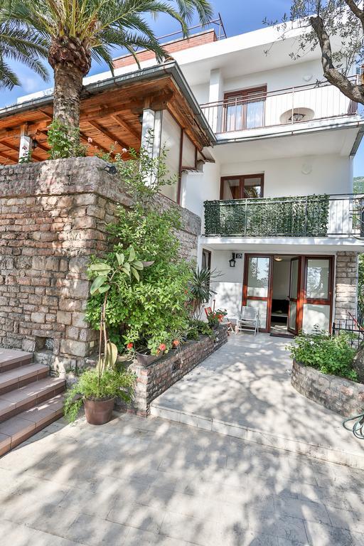 Milan'S Apartments Sveti Stefan Εξωτερικό φωτογραφία